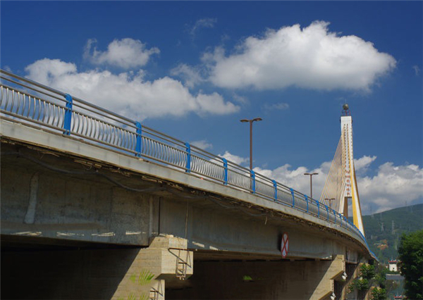 乐东304不锈钢桥梁护栏：安全、耐用与美观的完美结合