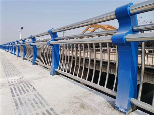 乐东304不锈钢复合管护栏的生产工艺揭秘